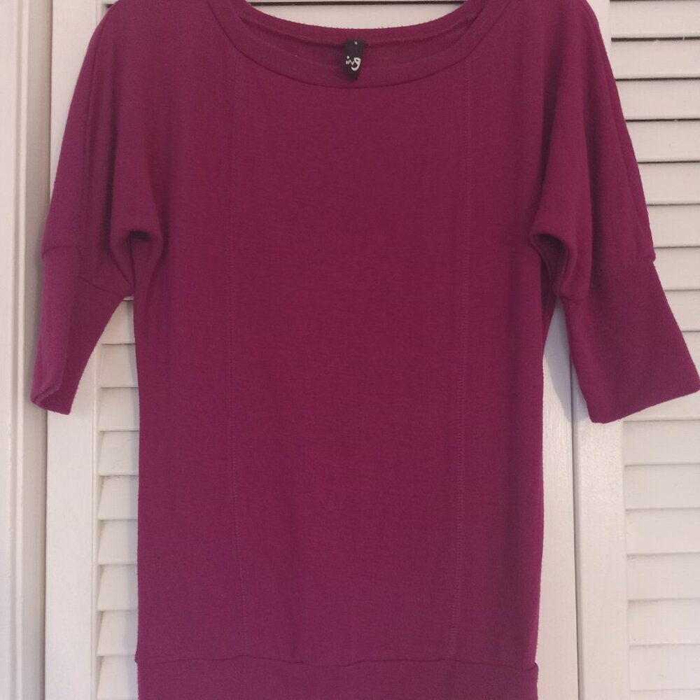 EUC lightweight sweater Size S plum
